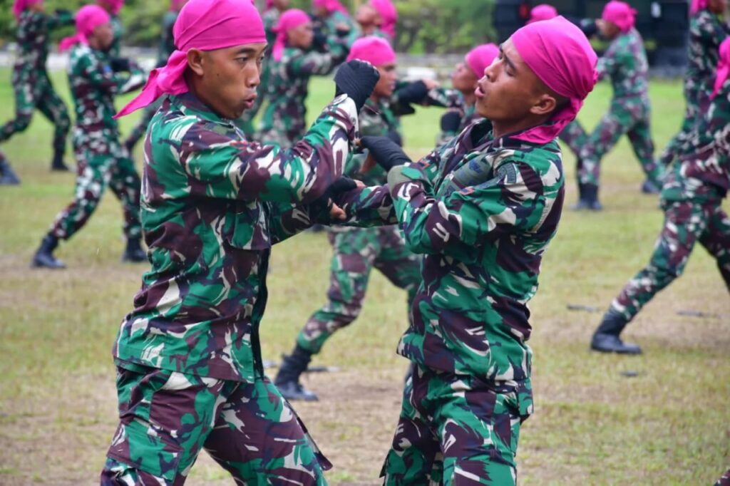 Prajurit Pasmar 3 Tampil Penuh Semangat Pada Penilaian Lomba Haka-Haka Dan Bela Diri Chadrick Tingkat Kormar