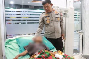 Korban dianiaya Tante, dibawa Polres Simalungun ke Rumah Sakit