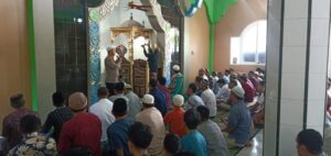 Kapolsek Tuminting Ajak Warga Tuminting Waspada Intoleransi Dalam Kultum 7 Menit di Masjid Nur Muhammad