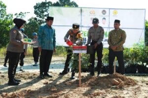 Polres Kampar Peduli Lingkungan, Laksanakan Penanaman Sepuluh Juta Pohon