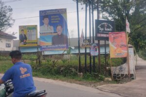 Stiker dan Baliho Caleg ‘Bergelantungan’, Wilayah Kecamatan Gunung Maligas ‘Semakin Kumuh’