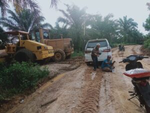 Perawatan Pengerasan Jalan Dusun 2 Desa Situgal DD Tahap Tiga Sukses di Kerjakan.