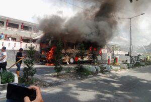 Bus Nice Trans Jurusan Siantar-Medan Terbakar Hebat