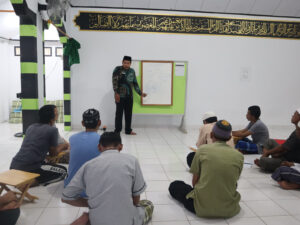 Warga binaan Lembaga Pemasyarakatan (Lapas) Kelas IIB Bitung Kanwil Kemenkumham Sulawesi Utara mengikuti kegiatan pengajian rutin.