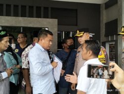 Diduga Oknum Caleg Pake Ijazah SMP, Aliansi Madura Indonesia Geruduk KPU Kota Surabaya
