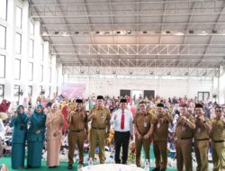 Bupati Dr.H.Suhardiman Amby,Ak,MM Membuka Pameran Program Pembangunan di SMA Pintar Kuantan Singingi.