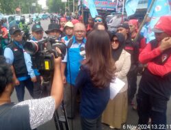 Aksi Unjuk Rasa FSP LEM SPSI Menuntut Upah Daerah 8%-10% Kesejahterahan Rekan Pekerja Buruh Lokasi Balaikota Jakarta Pusat